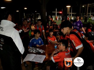 
<a style='margin-left: 5px;' class='btn btn-xs btn-social btn-facebook' href='https://www.facebook.com/sharer/sharer.php?u=https://www.boladovale.com.br/imgs/800-800-90/conteudo/fotos/1899/img3297.jpg' rel='popup' data-width='500' data-height='400'><i class='fa fa-facebook'></i>Compartilhar <span class='hidden-xs'>no Facebook</span>
</a> 
<a class='btn btn-default btn-xs' target='_blank' href='imgs/800-800-90/conteudo/fotos/1899/img3297.jpg'>
<span class='glyphicon glyphicon-cloud-download'></span> Salvar
</a> 
<span></span>