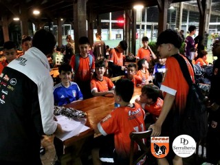 
<a style='margin-left: 5px;' class='btn btn-xs btn-social btn-facebook' href='https://www.facebook.com/sharer/sharer.php?u=https://www.boladovale.com.br/imgs/800-800-90/conteudo/fotos/1899/img3298.jpg' rel='popup' data-width='500' data-height='400'><i class='fa fa-facebook'></i>Compartilhar <span class='hidden-xs'>no Facebook</span>
</a> 
<a class='btn btn-default btn-xs' target='_blank' href='imgs/800-800-90/conteudo/fotos/1899/img3298.jpg'>
<span class='glyphicon glyphicon-cloud-download'></span> Salvar
</a> 
<span></span>
