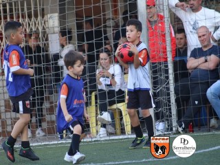 
<a style='margin-left: 5px;' class='btn btn-xs btn-social btn-facebook' href='https://www.facebook.com/sharer/sharer.php?u=https://www.boladovale.com.br/imgs/800-800-90/conteudo/fotos/1900/img3974.jpg' rel='popup' data-width='500' data-height='400'><i class='fa fa-facebook'></i>Compartilhar <span class='hidden-xs'>no Facebook</span>
</a> 
<a class='btn btn-default btn-xs' target='_blank' href='imgs/800-800-90/conteudo/fotos/1900/img3974.jpg'>
<span class='glyphicon glyphicon-cloud-download'></span> Salvar
</a> 
<span></span>