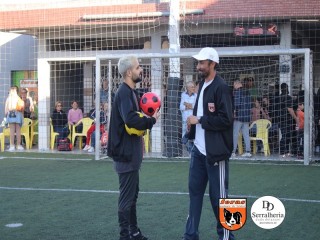 
<a style='margin-left: 5px;' class='btn btn-xs btn-social btn-facebook' href='https://www.facebook.com/sharer/sharer.php?u=https://www.boladovale.com.br/imgs/800-800-90/conteudo/fotos/1900/img4049.jpg' rel='popup' data-width='500' data-height='400'><i class='fa fa-facebook'></i>Compartilhar <span class='hidden-xs'>no Facebook</span>
</a> 
<a class='btn btn-default btn-xs' target='_blank' href='imgs/800-800-90/conteudo/fotos/1900/img4049.jpg'>
<span class='glyphicon glyphicon-cloud-download'></span> Salvar
</a> 
<span></span>