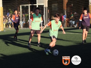 
<a style='margin-left: 5px;' class='btn btn-xs btn-social btn-facebook' href='https://www.facebook.com/sharer/sharer.php?u=https://www.boladovale.com.br/imgs/800-800-90/conteudo/fotos/1901/img4190.jpg' rel='popup' data-width='500' data-height='400'><i class='fa fa-facebook'></i>Compartilhar <span class='hidden-xs'>no Facebook</span>
</a> 
<a class='btn btn-default btn-xs' target='_blank' href='imgs/800-800-90/conteudo/fotos/1901/img4190.jpg'>
<span class='glyphicon glyphicon-cloud-download'></span> Salvar
</a> 
<span></span>