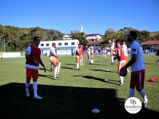 
<a style='margin-left: 5px;' class='btn btn-xs btn-social btn-facebook' href='https://www.facebook.com/sharer/sharer.php?u=https://www.boladovale.com.br/imgs/800-800-90/conteudo/fotos/1904/img7690.jpg' rel='popup' data-width='500' data-height='400'><i class='fa fa-facebook'></i>Compartilhar <span class='hidden-xs'>no Facebook</span>
</a> 
<a class='btn btn-default btn-xs' target='_blank' href='imgs/800-800-90/conteudo/fotos/1904/img7690.jpg'>
<span class='glyphicon glyphicon-cloud-download'></span> Salvar
</a> 
<span></span>