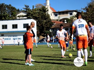 
<a style='margin-left: 5px;' class='btn btn-xs btn-social btn-facebook' href='https://www.facebook.com/sharer/sharer.php?u=https://www.boladovale.com.br/imgs/800-800-90/conteudo/fotos/1904/img7706.jpg' rel='popup' data-width='500' data-height='400'><i class='fa fa-facebook'></i>Compartilhar <span class='hidden-xs'>no Facebook</span>
</a> 
<a class='btn btn-default btn-xs' target='_blank' href='imgs/800-800-90/conteudo/fotos/1904/img7706.jpg'>
<span class='glyphicon glyphicon-cloud-download'></span> Salvar
</a> 
<span></span>