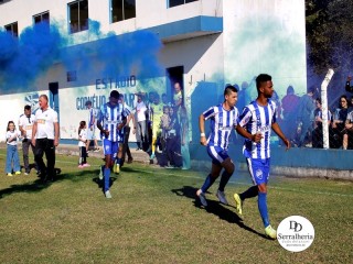 
<a style='margin-left: 5px;' class='btn btn-xs btn-social btn-facebook' href='https://www.facebook.com/sharer/sharer.php?u=https://www.boladovale.com.br/imgs/800-800-90/conteudo/fotos/1904/img7717.jpg' rel='popup' data-width='500' data-height='400'><i class='fa fa-facebook'></i>Compartilhar <span class='hidden-xs'>no Facebook</span>
</a> 
<a class='btn btn-default btn-xs' target='_blank' href='imgs/800-800-90/conteudo/fotos/1904/img7717.jpg'>
<span class='glyphicon glyphicon-cloud-download'></span> Salvar
</a> 
<span></span>