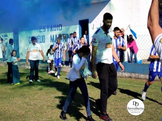 
<a style='margin-left: 5px;' class='btn btn-xs btn-social btn-facebook' href='https://www.facebook.com/sharer/sharer.php?u=https://www.boladovale.com.br/imgs/800-800-90/conteudo/fotos/1904/img7723.jpg' rel='popup' data-width='500' data-height='400'><i class='fa fa-facebook'></i>Compartilhar <span class='hidden-xs'>no Facebook</span>
</a> 
<a class='btn btn-default btn-xs' target='_blank' href='imgs/800-800-90/conteudo/fotos/1904/img7723.jpg'>
<span class='glyphicon glyphicon-cloud-download'></span> Salvar
</a> 
<span></span>
