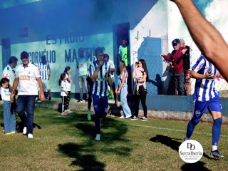 
<a style='margin-left: 5px;' class='btn btn-xs btn-social btn-facebook' href='https://www.facebook.com/sharer/sharer.php?u=https://www.boladovale.com.br/imgs/800-800-90/conteudo/fotos/1904/img7725.jpg' rel='popup' data-width='500' data-height='400'><i class='fa fa-facebook'></i>Compartilhar <span class='hidden-xs'>no Facebook</span>
</a> 
<a class='btn btn-default btn-xs' target='_blank' href='imgs/800-800-90/conteudo/fotos/1904/img7725.jpg'>
<span class='glyphicon glyphicon-cloud-download'></span> Salvar
</a> 
<span></span>