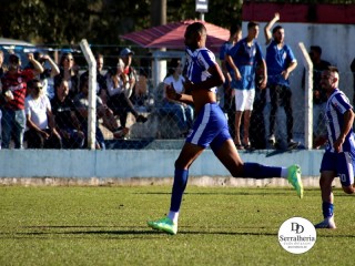 
<a style='margin-left: 5px;' class='btn btn-xs btn-social btn-facebook' href='https://www.facebook.com/sharer/sharer.php?u=https://www.boladovale.com.br/imgs/800-800-90/conteudo/fotos/1904/img7939.jpg' rel='popup' data-width='500' data-height='400'><i class='fa fa-facebook'></i>Compartilhar <span class='hidden-xs'>no Facebook</span>
</a> 
<a class='btn btn-default btn-xs' target='_blank' href='imgs/800-800-90/conteudo/fotos/1904/img7939.jpg'>
<span class='glyphicon glyphicon-cloud-download'></span> Salvar
</a> 
<span></span>