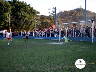 
<a style='margin-left: 5px;' class='btn btn-xs btn-social btn-facebook' href='https://www.facebook.com/sharer/sharer.php?u=https://www.boladovale.com.br/imgs/800-800-90/conteudo/fotos/1904/img8122.jpg' rel='popup' data-width='500' data-height='400'><i class='fa fa-facebook'></i>Compartilhar <span class='hidden-xs'>no Facebook</span>
</a> 
<a class='btn btn-default btn-xs' target='_blank' href='imgs/800-800-90/conteudo/fotos/1904/img8122.jpg'>
<span class='glyphicon glyphicon-cloud-download'></span> Salvar
</a> 
<span></span>