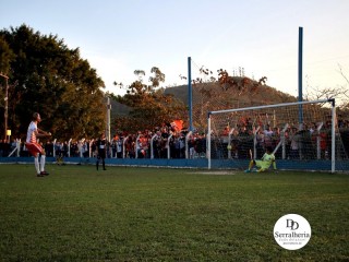 
<a style='margin-left: 5px;' class='btn btn-xs btn-social btn-facebook' href='https://www.facebook.com/sharer/sharer.php?u=https://www.boladovale.com.br/imgs/800-800-90/conteudo/fotos/1904/img8204.jpg' rel='popup' data-width='500' data-height='400'><i class='fa fa-facebook'></i>Compartilhar <span class='hidden-xs'>no Facebook</span>
</a> 
<a class='btn btn-default btn-xs' target='_blank' href='imgs/800-800-90/conteudo/fotos/1904/img8204.jpg'>
<span class='glyphicon glyphicon-cloud-download'></span> Salvar
</a> 
<span></span>