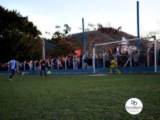 
<a style='margin-left: 5px;' class='btn btn-xs btn-social btn-facebook' href='https://www.facebook.com/sharer/sharer.php?u=https://www.boladovale.com.br/imgs/800-800-90/conteudo/fotos/1904/img8237.jpg' rel='popup' data-width='500' data-height='400'><i class='fa fa-facebook'></i>Compartilhar <span class='hidden-xs'>no Facebook</span>
</a> 
<a class='btn btn-default btn-xs' target='_blank' href='imgs/800-800-90/conteudo/fotos/1904/img8237.jpg'>
<span class='glyphicon glyphicon-cloud-download'></span> Salvar
</a> 
<span></span>