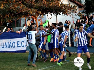 
<a style='margin-left: 5px;' class='btn btn-xs btn-social btn-facebook' href='https://www.facebook.com/sharer/sharer.php?u=https://www.boladovale.com.br/imgs/800-800-90/conteudo/fotos/1904/img8276.jpg' rel='popup' data-width='500' data-height='400'><i class='fa fa-facebook'></i>Compartilhar <span class='hidden-xs'>no Facebook</span>
</a> 
<a class='btn btn-default btn-xs' target='_blank' href='imgs/800-800-90/conteudo/fotos/1904/img8276.jpg'>
<span class='glyphicon glyphicon-cloud-download'></span> Salvar
</a> 
<span></span>