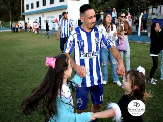 
<a style='margin-left: 5px;' class='btn btn-xs btn-social btn-facebook' href='https://www.facebook.com/sharer/sharer.php?u=https://www.boladovale.com.br/imgs/800-800-90/conteudo/fotos/1904/img8313.jpg' rel='popup' data-width='500' data-height='400'><i class='fa fa-facebook'></i>Compartilhar <span class='hidden-xs'>no Facebook</span>
</a> 
<a class='btn btn-default btn-xs' target='_blank' href='imgs/800-800-90/conteudo/fotos/1904/img8313.jpg'>
<span class='glyphicon glyphicon-cloud-download'></span> Salvar
</a> 
<span></span>