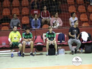
<a style='margin-left: 5px;' class='btn btn-xs btn-social btn-facebook' href='https://www.facebook.com/sharer/sharer.php?u=https://www.boladovale.com.br/imgs/800-800-90/conteudo/fotos/1906/img8670.jpg' rel='popup' data-width='500' data-height='400'><i class='fa fa-facebook'></i>Compartilhar <span class='hidden-xs'>no Facebook</span>
</a> 
<a class='btn btn-default btn-xs' target='_blank' href='imgs/800-800-90/conteudo/fotos/1906/img8670.jpg'>
<span class='glyphicon glyphicon-cloud-download'></span> Salvar
</a> 
<span></span>