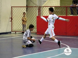 
<a style='margin-left: 5px;' class='btn btn-xs btn-social btn-facebook' href='https://www.facebook.com/sharer/sharer.php?u=https://www.boladovale.com.br/imgs/800-800-90/conteudo/fotos/1914/img9474.jpg' rel='popup' data-width='500' data-height='400'><i class='fa fa-facebook'></i>Compartilhar <span class='hidden-xs'>no Facebook</span>
</a> 
<a class='btn btn-default btn-xs' target='_blank' href='imgs/800-800-90/conteudo/fotos/1914/img9474.jpg'>
<span class='glyphicon glyphicon-cloud-download'></span> Salvar
</a> 
<span></span>