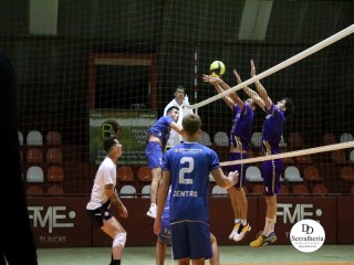 
<a style='margin-left: 5px;' class='btn btn-xs btn-social btn-facebook' href='https://www.facebook.com/sharer/sharer.php?u=https://www.boladovale.com.br/imgs/800-800-90/conteudo/fotos/1918/img0105.jpg' rel='popup' data-width='500' data-height='400'><i class='fa fa-facebook'></i>Compartilhar <span class='hidden-xs'>no Facebook</span>
</a> 
<a class='btn btn-default btn-xs' target='_blank' href='imgs/800-800-90/conteudo/fotos/1918/img0105.jpg'>
<span class='glyphicon glyphicon-cloud-download'></span> Salvar
</a> 
<span></span>