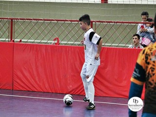 
<a style='margin-left: 5px;' class='btn btn-xs btn-social btn-facebook' href='https://www.facebook.com/sharer/sharer.php?u=https://www.boladovale.com.br/imgs/800-800-90/conteudo/fotos/1919/img0171.jpg' rel='popup' data-width='500' data-height='400'><i class='fa fa-facebook'></i>Compartilhar <span class='hidden-xs'>no Facebook</span>
</a> 
<a class='btn btn-default btn-xs' target='_blank' href='imgs/800-800-90/conteudo/fotos/1919/img0171.jpg'>
<span class='glyphicon glyphicon-cloud-download'></span> Salvar
</a> 
<span></span>