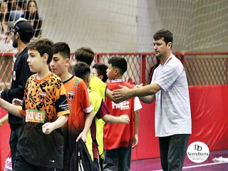 
<a style='margin-left: 5px;' class='btn btn-xs btn-social btn-facebook' href='https://www.facebook.com/sharer/sharer.php?u=https://www.boladovale.com.br/imgs/800-800-90/conteudo/fotos/1920/img0305.jpg' rel='popup' data-width='500' data-height='400'><i class='fa fa-facebook'></i>Compartilhar <span class='hidden-xs'>no Facebook</span>
</a> 
<a class='btn btn-default btn-xs' target='_blank' href='imgs/800-800-90/conteudo/fotos/1920/img0305.jpg'>
<span class='glyphicon glyphicon-cloud-download'></span> Salvar
</a> 
<span></span>