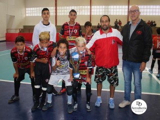 
<a style='margin-left: 5px;' class='btn btn-xs btn-social btn-facebook' href='https://www.facebook.com/sharer/sharer.php?u=https://www.boladovale.com.br/imgs/800-800-90/conteudo/fotos/1930/img1942.jpg' rel='popup' data-width='500' data-height='400'><i class='fa fa-facebook'></i>Compartilhar <span class='hidden-xs'>no Facebook</span>
</a> 
<a class='btn btn-default btn-xs' target='_blank' href='imgs/800-800-90/conteudo/fotos/1930/img1942.jpg'>
<span class='glyphicon glyphicon-cloud-download'></span> Salvar
</a> 
<span></span>