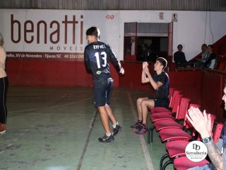 
<a style='margin-left: 5px;' class='btn btn-xs btn-social btn-facebook' href='https://www.facebook.com/sharer/sharer.php?u=https://www.boladovale.com.br/imgs/800-800-90/conteudo/fotos/1936/img2599.jpg' rel='popup' data-width='500' data-height='400'><i class='fa fa-facebook'></i>Compartilhar <span class='hidden-xs'>no Facebook</span>
</a> 
<a class='btn btn-default btn-xs' target='_blank' href='imgs/800-800-90/conteudo/fotos/1936/img2599.jpg'>
<span class='glyphicon glyphicon-cloud-download'></span> Salvar
</a> 
<span></span>