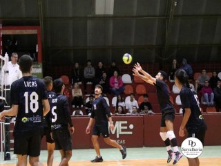
<a style='margin-left: 5px;' class='btn btn-xs btn-social btn-facebook' href='https://www.facebook.com/sharer/sharer.php?u=https://www.boladovale.com.br/imgs/800-800-90/conteudo/fotos/1936/img2668.jpg' rel='popup' data-width='500' data-height='400'><i class='fa fa-facebook'></i>Compartilhar <span class='hidden-xs'>no Facebook</span>
</a> 
<a class='btn btn-default btn-xs' target='_blank' href='imgs/800-800-90/conteudo/fotos/1936/img2668.jpg'>
<span class='glyphicon glyphicon-cloud-download'></span> Salvar
</a> 
<span></span>