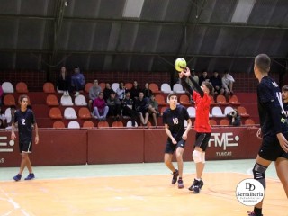 
<a style='margin-left: 5px;' class='btn btn-xs btn-social btn-facebook' href='https://www.facebook.com/sharer/sharer.php?u=https://www.boladovale.com.br/imgs/800-800-90/conteudo/fotos/1936/img2674.jpg' rel='popup' data-width='500' data-height='400'><i class='fa fa-facebook'></i>Compartilhar <span class='hidden-xs'>no Facebook</span>
</a> 
<a class='btn btn-default btn-xs' target='_blank' href='imgs/800-800-90/conteudo/fotos/1936/img2674.jpg'>
<span class='glyphicon glyphicon-cloud-download'></span> Salvar
</a> 
<span></span>