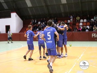 
<a style='margin-left: 5px;' class='btn btn-xs btn-social btn-facebook' href='https://www.facebook.com/sharer/sharer.php?u=https://www.boladovale.com.br/imgs/800-800-90/conteudo/fotos/1936/img2874.jpg' rel='popup' data-width='500' data-height='400'><i class='fa fa-facebook'></i>Compartilhar <span class='hidden-xs'>no Facebook</span>
</a> 
<a class='btn btn-default btn-xs' target='_blank' href='imgs/800-800-90/conteudo/fotos/1936/img2874.jpg'>
<span class='glyphicon glyphicon-cloud-download'></span> Salvar
</a> 
<span></span>