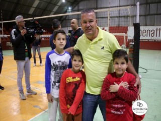 
<a style='margin-left: 5px;' class='btn btn-xs btn-social btn-facebook' href='https://www.facebook.com/sharer/sharer.php?u=https://www.boladovale.com.br/imgs/800-800-90/conteudo/fotos/1937/img2990.jpg' rel='popup' data-width='500' data-height='400'><i class='fa fa-facebook'></i>Compartilhar <span class='hidden-xs'>no Facebook</span>
</a> 
<a class='btn btn-default btn-xs' target='_blank' href='imgs/800-800-90/conteudo/fotos/1937/img2990.jpg'>
<span class='glyphicon glyphicon-cloud-download'></span> Salvar
</a> 
<span></span>