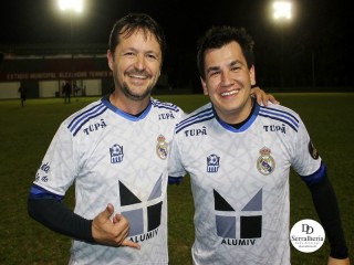 
<a style='margin-left: 5px;' class='btn btn-xs btn-social btn-facebook' href='https://www.facebook.com/sharer/sharer.php?u=https://www.boladovale.com.br/imgs/800-800-90/conteudo/fotos/1938/img3107.jpg' rel='popup' data-width='500' data-height='400'><i class='fa fa-facebook'></i>Compartilhar <span class='hidden-xs'>no Facebook</span>
</a> 
<a class='btn btn-default btn-xs' target='_blank' href='imgs/800-800-90/conteudo/fotos/1938/img3107.jpg'>
<span class='glyphicon glyphicon-cloud-download'></span> Salvar
</a> 
<span></span>