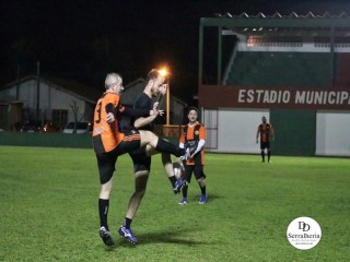 
<a style='margin-left: 5px;' class='btn btn-xs btn-social btn-facebook' href='https://www.facebook.com/sharer/sharer.php?u=https://www.boladovale.com.br/imgs/800-800-90/conteudo/fotos/1938/img3169.jpg' rel='popup' data-width='500' data-height='400'><i class='fa fa-facebook'></i>Compartilhar <span class='hidden-xs'>no Facebook</span>
</a> 
<a class='btn btn-default btn-xs' target='_blank' href='imgs/800-800-90/conteudo/fotos/1938/img3169.jpg'>
<span class='glyphicon glyphicon-cloud-download'></span> Salvar
</a> 
<span></span>