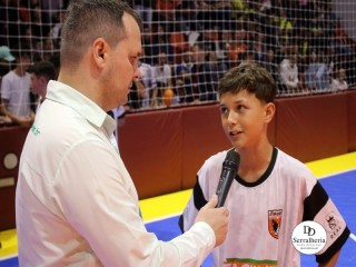 
<a style='margin-left: 5px;' class='btn btn-xs btn-social btn-facebook' href='https://www.facebook.com/sharer/sharer.php?u=https://www.boladovale.com.br/imgs/800-800-90/conteudo/fotos/1943/img3907.jpg' rel='popup' data-width='500' data-height='400'><i class='fa fa-facebook'></i>Compartilhar <span class='hidden-xs'>no Facebook</span>
</a> 
<a class='btn btn-default btn-xs' target='_blank' href='imgs/800-800-90/conteudo/fotos/1943/img3907.jpg'>
<span class='glyphicon glyphicon-cloud-download'></span> Salvar
</a> 
<span></span>