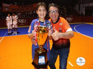 
<a style='margin-left: 5px;' class='btn btn-xs btn-social btn-facebook' href='https://www.facebook.com/sharer/sharer.php?u=https://www.boladovale.com.br/imgs/800-800-90/conteudo/fotos/1944/img3974.jpg' rel='popup' data-width='500' data-height='400'><i class='fa fa-facebook'></i>Compartilhar <span class='hidden-xs'>no Facebook</span>
</a> 
<a class='btn btn-default btn-xs' target='_blank' href='imgs/800-800-90/conteudo/fotos/1944/img3974.jpg'>
<span class='glyphicon glyphicon-cloud-download'></span> Salvar
</a> 
<span></span>