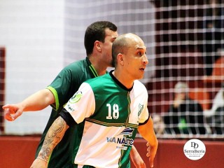 
<a style='margin-left: 5px;' class='btn btn-xs btn-social btn-facebook' href='https://www.facebook.com/sharer/sharer.php?u=https://www.boladovale.com.br/imgs/800-800-90/conteudo/fotos/1953/img4682.jpg' rel='popup' data-width='500' data-height='400'><i class='fa fa-facebook'></i>Compartilhar <span class='hidden-xs'>no Facebook</span>
</a> 
<a class='btn btn-default btn-xs' target='_blank' href='imgs/800-800-90/conteudo/fotos/1953/img4682.jpg'>
<span class='glyphicon glyphicon-cloud-download'></span> Salvar
</a> 
<span></span>
