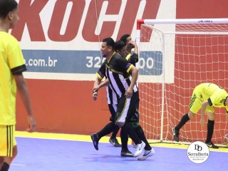 
<a style='margin-left: 5px;' class='btn btn-xs btn-social btn-facebook' href='https://www.facebook.com/sharer/sharer.php?u=https://www.boladovale.com.br/imgs/800-800-90/conteudo/fotos/1961/img5594.jpg' rel='popup' data-width='500' data-height='400'><i class='fa fa-facebook'></i>Compartilhar <span class='hidden-xs'>no Facebook</span>
</a> 
<a class='btn btn-default btn-xs' target='_blank' href='imgs/800-800-90/conteudo/fotos/1961/img5594.jpg'>
<span class='glyphicon glyphicon-cloud-download'></span> Salvar
</a> 
<span></span>
