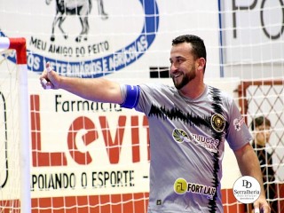 
<a style='margin-left: 5px;' class='btn btn-xs btn-social btn-facebook' href='https://www.facebook.com/sharer/sharer.php?u=https://www.boladovale.com.br/imgs/800-800-90/conteudo/fotos/1966/img5986.jpg' rel='popup' data-width='500' data-height='400'><i class='fa fa-facebook'></i>Compartilhar <span class='hidden-xs'>no Facebook</span>
</a> 
<a class='btn btn-default btn-xs' target='_blank' href='imgs/800-800-90/conteudo/fotos/1966/img5986.jpg'>
<span class='glyphicon glyphicon-cloud-download'></span> Salvar
</a> 
<span></span>