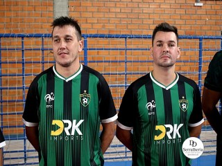 
<a style='margin-left: 5px;' class='btn btn-xs btn-social btn-facebook' href='https://www.facebook.com/sharer/sharer.php?u=https://www.boladovale.com.br/imgs/800-800-90/conteudo/fotos/1970/img6525.jpg' rel='popup' data-width='500' data-height='400'><i class='fa fa-facebook'></i>Compartilhar <span class='hidden-xs'>no Facebook</span>
</a> 
<a class='btn btn-default btn-xs' target='_blank' href='imgs/800-800-90/conteudo/fotos/1970/img6525.jpg'>
<span class='glyphicon glyphicon-cloud-download'></span> Salvar
</a> 
<span></span>