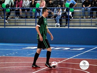 
<a style='margin-left: 5px;' class='btn btn-xs btn-social btn-facebook' href='https://www.facebook.com/sharer/sharer.php?u=https://www.boladovale.com.br/imgs/800-800-90/conteudo/fotos/1970/img6683.jpg' rel='popup' data-width='500' data-height='400'><i class='fa fa-facebook'></i>Compartilhar <span class='hidden-xs'>no Facebook</span>
</a> 
<a class='btn btn-default btn-xs' target='_blank' href='imgs/800-800-90/conteudo/fotos/1970/img6683.jpg'>
<span class='glyphicon glyphicon-cloud-download'></span> Salvar
</a> 
<span></span>