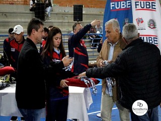 
<a style='margin-left: 5px;' class='btn btn-xs btn-social btn-facebook' href='https://www.facebook.com/sharer/sharer.php?u=https://www.boladovale.com.br/imgs/800-800-90/conteudo/fotos/1971/img6728.jpg' rel='popup' data-width='500' data-height='400'><i class='fa fa-facebook'></i>Compartilhar <span class='hidden-xs'>no Facebook</span>
</a> 
<a class='btn btn-default btn-xs' target='_blank' href='imgs/800-800-90/conteudo/fotos/1971/img6728.jpg'>
<span class='glyphicon glyphicon-cloud-download'></span> Salvar
</a> 
<span></span>