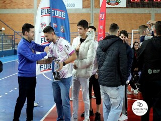 
<a style='margin-left: 5px;' class='btn btn-xs btn-social btn-facebook' href='https://www.facebook.com/sharer/sharer.php?u=https://www.boladovale.com.br/imgs/800-800-90/conteudo/fotos/1971/img6738.jpg' rel='popup' data-width='500' data-height='400'><i class='fa fa-facebook'></i>Compartilhar <span class='hidden-xs'>no Facebook</span>
</a> 
<a class='btn btn-default btn-xs' target='_blank' href='imgs/800-800-90/conteudo/fotos/1971/img6738.jpg'>
<span class='glyphicon glyphicon-cloud-download'></span> Salvar
</a> 
<span></span>