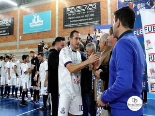 
<a style='margin-left: 5px;' class='btn btn-xs btn-social btn-facebook' href='https://www.facebook.com/sharer/sharer.php?u=https://www.boladovale.com.br/imgs/800-800-90/conteudo/fotos/1971/img6755.jpg' rel='popup' data-width='500' data-height='400'><i class='fa fa-facebook'></i>Compartilhar <span class='hidden-xs'>no Facebook</span>
</a> 
<a class='btn btn-default btn-xs' target='_blank' href='imgs/800-800-90/conteudo/fotos/1971/img6755.jpg'>
<span class='glyphicon glyphicon-cloud-download'></span> Salvar
</a> 
<span></span>