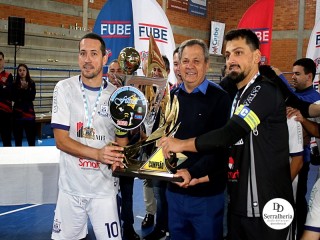 
<a style='margin-left: 5px;' class='btn btn-xs btn-social btn-facebook' href='https://www.facebook.com/sharer/sharer.php?u=https://www.boladovale.com.br/imgs/800-800-90/conteudo/fotos/1971/img6761.jpg' rel='popup' data-width='500' data-height='400'><i class='fa fa-facebook'></i>Compartilhar <span class='hidden-xs'>no Facebook</span>
</a> 
<a class='btn btn-default btn-xs' target='_blank' href='imgs/800-800-90/conteudo/fotos/1971/img6761.jpg'>
<span class='glyphicon glyphicon-cloud-download'></span> Salvar
</a> 
<span></span>