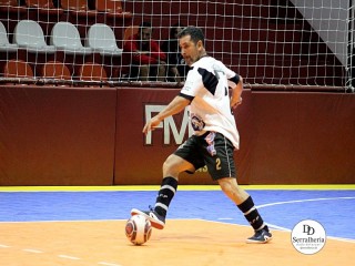 
<a style='margin-left: 5px;' class='btn btn-xs btn-social btn-facebook' href='https://www.facebook.com/sharer/sharer.php?u=https://www.boladovale.com.br/imgs/800-800-90/conteudo/fotos/1972/img6722.jpg' rel='popup' data-width='500' data-height='400'><i class='fa fa-facebook'></i>Compartilhar <span class='hidden-xs'>no Facebook</span>
</a> 
<a class='btn btn-default btn-xs' target='_blank' href='imgs/800-800-90/conteudo/fotos/1972/img6722.jpg'>
<span class='glyphicon glyphicon-cloud-download'></span> Salvar
</a> 
<span></span>