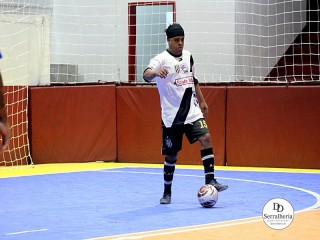 
<a style='margin-left: 5px;' class='btn btn-xs btn-social btn-facebook' href='https://www.facebook.com/sharer/sharer.php?u=https://www.boladovale.com.br/imgs/800-800-90/conteudo/fotos/1972/img6741.jpg' rel='popup' data-width='500' data-height='400'><i class='fa fa-facebook'></i>Compartilhar <span class='hidden-xs'>no Facebook</span>
</a> 
<a class='btn btn-default btn-xs' target='_blank' href='imgs/800-800-90/conteudo/fotos/1972/img6741.jpg'>
<span class='glyphicon glyphicon-cloud-download'></span> Salvar
</a> 
<span></span>