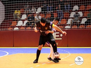 
<a style='margin-left: 5px;' class='btn btn-xs btn-social btn-facebook' href='https://www.facebook.com/sharer/sharer.php?u=https://www.boladovale.com.br/imgs/800-800-90/conteudo/fotos/1975/img7000.jpg' rel='popup' data-width='500' data-height='400'><i class='fa fa-facebook'></i>Compartilhar <span class='hidden-xs'>no Facebook</span>
</a> 
<a class='btn btn-default btn-xs' target='_blank' href='imgs/800-800-90/conteudo/fotos/1975/img7000.jpg'>
<span class='glyphicon glyphicon-cloud-download'></span> Salvar
</a> 
<span></span>