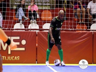 
<a style='margin-left: 5px;' class='btn btn-xs btn-social btn-facebook' href='https://www.facebook.com/sharer/sharer.php?u=https://www.boladovale.com.br/imgs/800-800-90/conteudo/fotos/1976/img7106.jpg' rel='popup' data-width='500' data-height='400'><i class='fa fa-facebook'></i>Compartilhar <span class='hidden-xs'>no Facebook</span>
</a> 
<a class='btn btn-default btn-xs' target='_blank' href='imgs/800-800-90/conteudo/fotos/1976/img7106.jpg'>
<span class='glyphicon glyphicon-cloud-download'></span> Salvar
</a> 
<span></span>