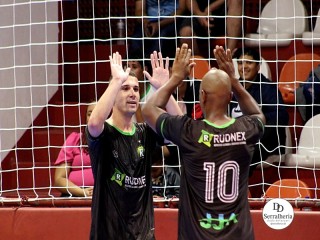 
<a style='margin-left: 5px;' class='btn btn-xs btn-social btn-facebook' href='https://www.facebook.com/sharer/sharer.php?u=https://www.boladovale.com.br/imgs/800-800-90/conteudo/fotos/1976/img7208.jpg' rel='popup' data-width='500' data-height='400'><i class='fa fa-facebook'></i>Compartilhar <span class='hidden-xs'>no Facebook</span>
</a> 
<a class='btn btn-default btn-xs' target='_blank' href='imgs/800-800-90/conteudo/fotos/1976/img7208.jpg'>
<span class='glyphicon glyphicon-cloud-download'></span> Salvar
</a> 
<span></span>
