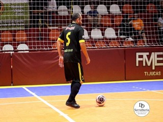 
<a style='margin-left: 5px;' class='btn btn-xs btn-social btn-facebook' href='https://www.facebook.com/sharer/sharer.php?u=https://www.boladovale.com.br/imgs/800-800-90/conteudo/fotos/1977/img7266.jpg' rel='popup' data-width='500' data-height='400'><i class='fa fa-facebook'></i>Compartilhar <span class='hidden-xs'>no Facebook</span>
</a> 
<a class='btn btn-default btn-xs' target='_blank' href='imgs/800-800-90/conteudo/fotos/1977/img7266.jpg'>
<span class='glyphicon glyphicon-cloud-download'></span> Salvar
</a> 
<span></span>