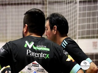 
<a style='margin-left: 5px;' class='btn btn-xs btn-social btn-facebook' href='https://www.facebook.com/sharer/sharer.php?u=https://www.boladovale.com.br/imgs/800-800-90/conteudo/fotos/1982/img8099.jpg' rel='popup' data-width='500' data-height='400'><i class='fa fa-facebook'></i>Compartilhar <span class='hidden-xs'>no Facebook</span>
</a> 
<a class='btn btn-default btn-xs' target='_blank' href='imgs/800-800-90/conteudo/fotos/1982/img8099.jpg'>
<span class='glyphicon glyphicon-cloud-download'></span> Salvar
</a> 
<span></span>