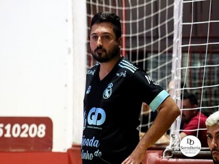 
<a style='margin-left: 5px;' class='btn btn-xs btn-social btn-facebook' href='https://www.facebook.com/sharer/sharer.php?u=https://www.boladovale.com.br/imgs/800-800-90/conteudo/fotos/1982/img8104.jpg' rel='popup' data-width='500' data-height='400'><i class='fa fa-facebook'></i>Compartilhar <span class='hidden-xs'>no Facebook</span>
</a> 
<a class='btn btn-default btn-xs' target='_blank' href='imgs/800-800-90/conteudo/fotos/1982/img8104.jpg'>
<span class='glyphicon glyphicon-cloud-download'></span> Salvar
</a> 
<span></span>