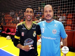 
<a style='margin-left: 5px;' class='btn btn-xs btn-social btn-facebook' href='https://www.facebook.com/sharer/sharer.php?u=https://www.boladovale.com.br/imgs/800-800-90/conteudo/fotos/1982/img8147.jpg' rel='popup' data-width='500' data-height='400'><i class='fa fa-facebook'></i>Compartilhar <span class='hidden-xs'>no Facebook</span>
</a> 
<a class='btn btn-default btn-xs' target='_blank' href='imgs/800-800-90/conteudo/fotos/1982/img8147.jpg'>
<span class='glyphicon glyphicon-cloud-download'></span> Salvar
</a> 
<span></span>
