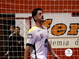
<a style='margin-left: 5px;' class='btn btn-xs btn-social btn-facebook' href='https://www.facebook.com/sharer/sharer.php?u=https://www.boladovale.com.br/imgs/800-800-90/conteudo/fotos/1988/img8916.jpg' rel='popup' data-width='500' data-height='400'><i class='fa fa-facebook'></i>Compartilhar <span class='hidden-xs'>no Facebook</span>
</a> 
<a class='btn btn-default btn-xs' target='_blank' href='imgs/800-800-90/conteudo/fotos/1988/img8916.jpg'>
<span class='glyphicon glyphicon-cloud-download'></span> Salvar
</a> 
<span></span>